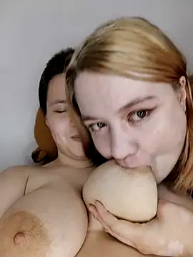 Snapshot of AriaCuteOh chatting on November 13, 2025, 8:24 pm AriaCuteOh online show from November 13, 2025, 8:24 pm