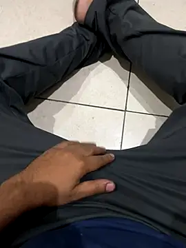 Snapshot of luciferdxm5 chatting on November 10, 2025, 6:18 am luciferdxm5 online show from November 10, 2025, 6:18 am