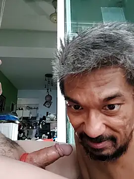 UncleHusz online show from October 19, 2025, 9:56 am