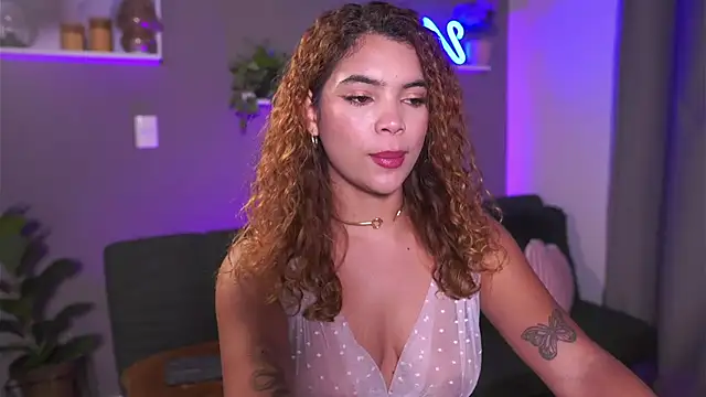 Snapshot of HannahEvanss chatting on November 22, 2025, 7:02 pm HannahEvanss online show from November 22, 2025, 7:02 pm