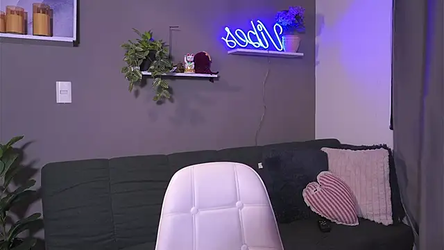 Snapshot of HannahEvanss chatting on December 15, 2025, 6:36 pm HannahEvanss online show from December 15, 2025, 6:36 pm