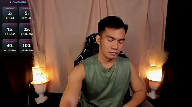 Snapshot of 000batman000 chatting on February 13, 2025, 12:57 am 000batman000 online show from February 13, 2025, 12:57 am