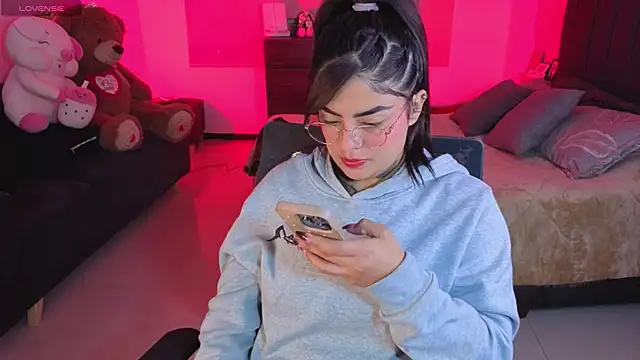Snapshot of Catalinaa_martinez chatting on May 8, 2026, 2:04 am Catalinaa martinez online show from May 8, 2026, 2:04 am