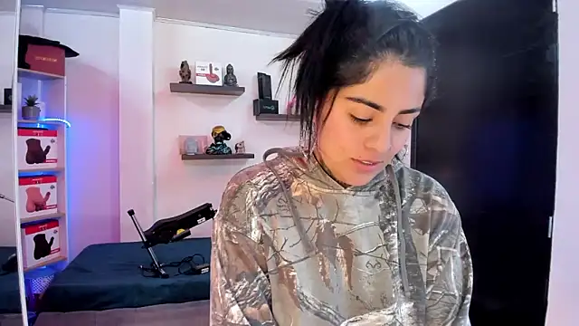 Catalinaa martinez online show from February 24, 2025, 7:30 pm