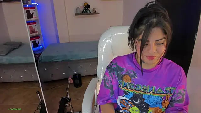 Catalinaa martinez online show from March 21, 2025, 8:08 pm