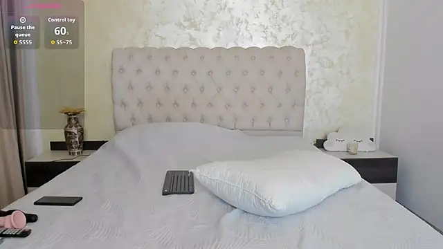 Snapshot of BiancaCruzzz chatting on October 28, 2025, 6:51 pm BiancaCruzzz online show from October 28, 2025, 6:51 pm