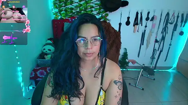 Snapshot of elektra_32 chatting on March 26, 2026, 6:33 am elektra 32 online show from March 26, 2026, 6:33 am