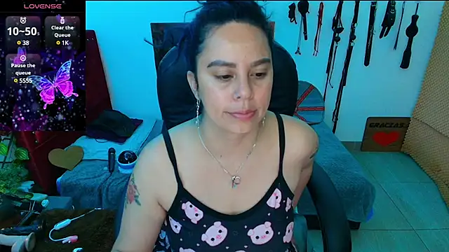 Snapshot of elektra_32 chatting on March 18, 2025, 1:23 pm elektra 32 online show from March 18, 2025, 1:23 pm