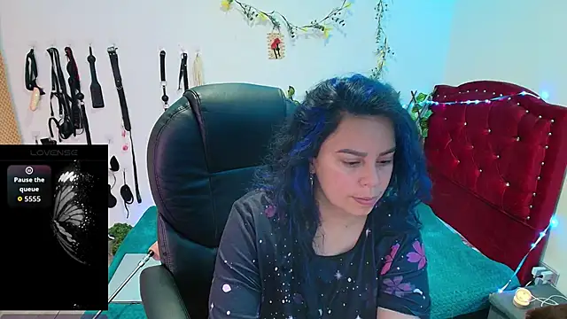 Snapshot of elektra_32 chatting on November 25, 2025, 12:27 pm elektra 32 online show from November 25, 2025, 12:27 pm