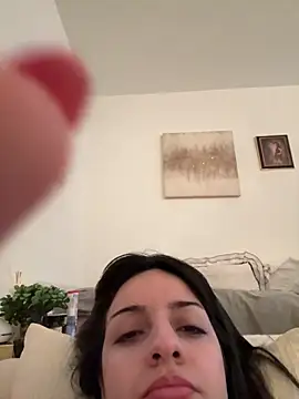 Prettylilgirll online show from May 17, 2026, 2:06 pm