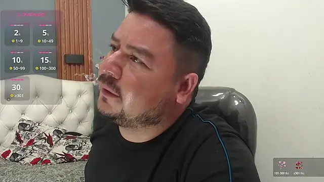 Snapshot of oso_dirty_ chatting on April 15, 2026, 5:39 pm oso dirty online show from April 15, 2026, 5:39 pm