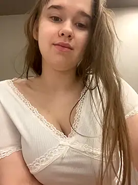 Snapshot of HornyGirlH chatting on December 16, 2025, 2:05 am HornyGirlH online show from December 16, 2025, 2:05 am