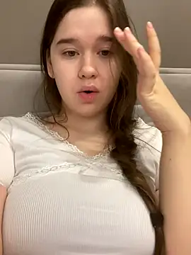 Snapshot of HornyGirlH chatting on December 5, 2025, 2:00 am HornyGirlH online show from December 5, 2025, 2:00 am