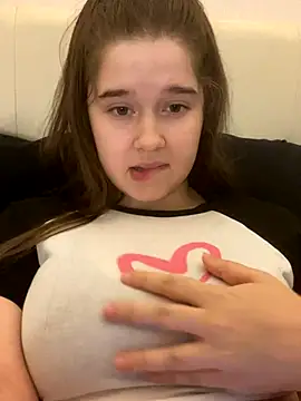 Snapshot of HornyGirlH chatting on September 11, 2025, 11:38 pm HornyGirlH online show from September 11, 2025, 11:38 pm