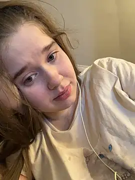 Snapshot of HornyGirlH chatting on May 18, 2026, 4:07 am HornyGirlH online show from May 18, 2026, 4:07 am