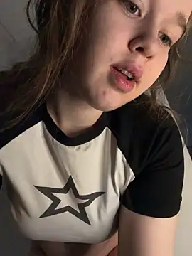 HornyGirlH online show from April 12, 2026, 3:54 am