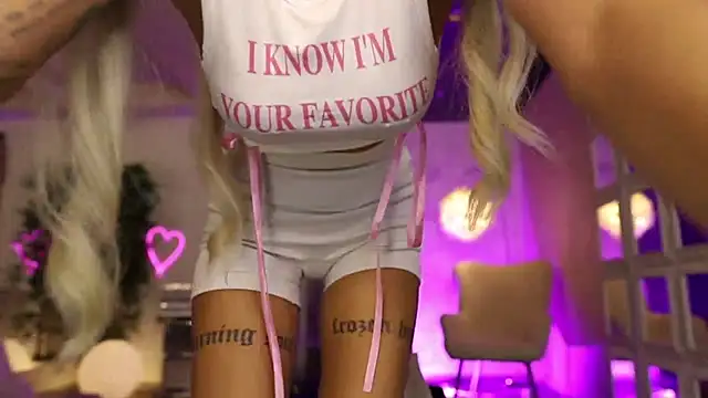 LisaAkira online show from September 21, 2025, 7:13 am