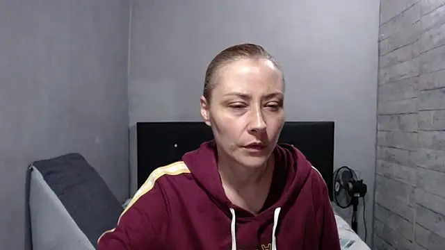 Snapshot of cataanderson_ chatting on April 7, 2026, 10:50 am cataanderson online show from April 7, 2026, 10:50 am