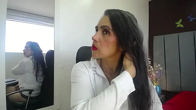 Snapshot of moxa_hot chatting on December 3, 2025, 3:11 pm moxa hot online show from December 3, 2025, 3:11 pm