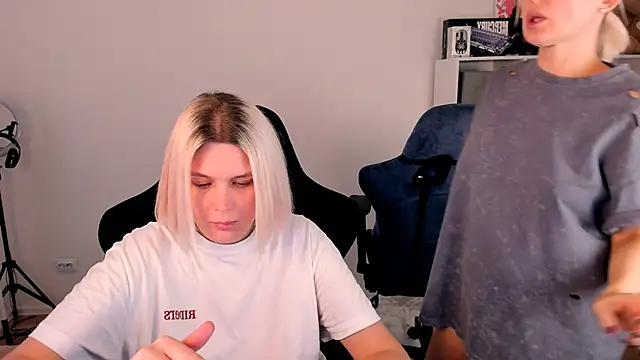 hotblonds online show from December 21, 2025, 11:12 am