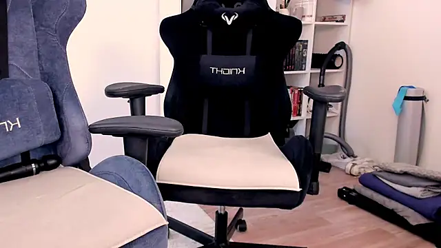 hotblonds online show from January 11, 2026, 11:28 am