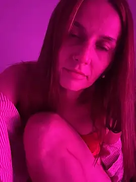 Snapshot of BritneyHall chatting on September 10, 2025, 7:02 pm BritneyHall online show from September 10, 2025, 7:02 pm