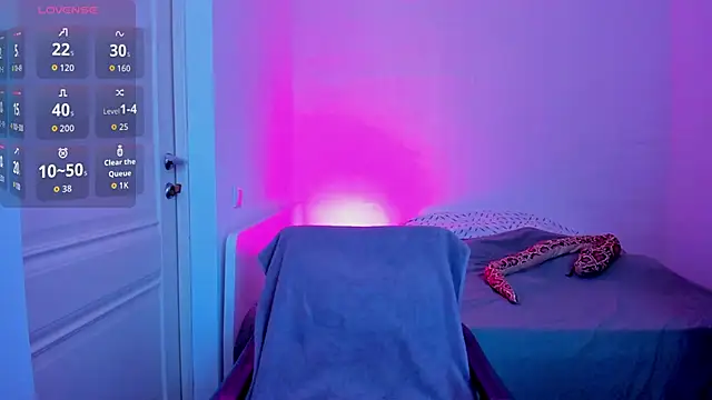 Snapshot of BritneyHall chatting on September 25, 2025, 8:42 am BritneyHall online show from September 25, 2025, 8:42 am