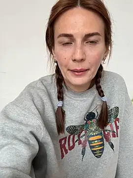 Snapshot of BritneyHall chatting on October 16, 2025, 7:16 am BritneyHall online show from October 16, 2025, 7:16 am