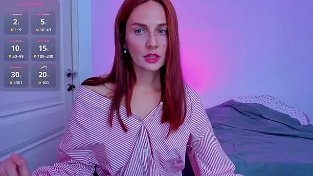 Snapshot of BritneyHall chatting on October 1, 2025, 9:36 am BritneyHall online show from October 1, 2025, 9:36 am