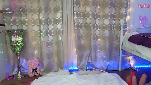 Snapshot of KristaCash chatting on March 5, 2025, 2:36 am KristaCash online show from March 5, 2025, 2:36 am