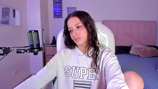 Amaia Daniells online show from March 11, 2025, 6:41 am