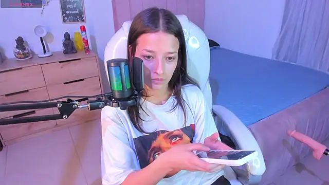 Amaia Daniells online show from February 5, 2025, 3:45 am