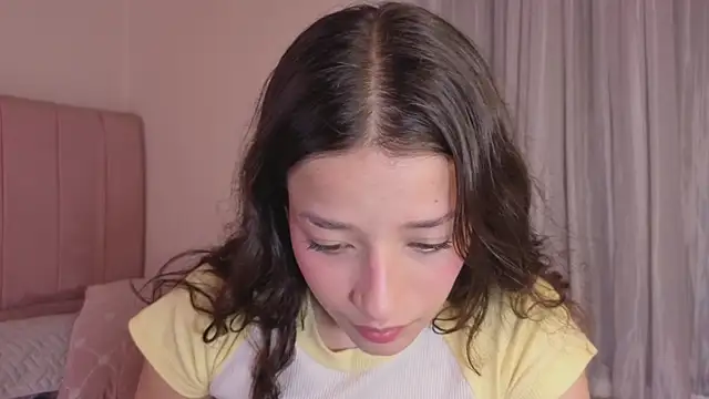 Amaia Daniells online show from December 3, 2025, 4:13 am