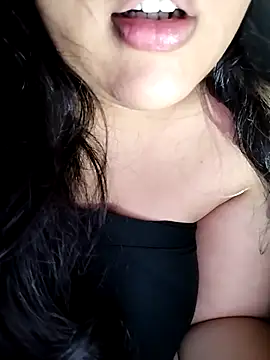 Snapshot of Annerae chatting on May 10, 2026, 5:04 pm Annerae online show from May 10, 2026, 5:04 pm