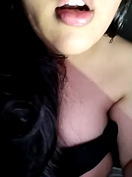 Snapshot of Annerae chatting on June 11, 2026, 8:39 pm Annerae online show from June 11, 2026, 8:39 pm