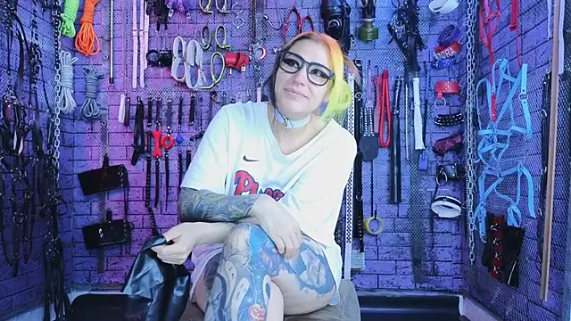 PANDORANEZZ online show from November 14, 2025, 5:49 pm