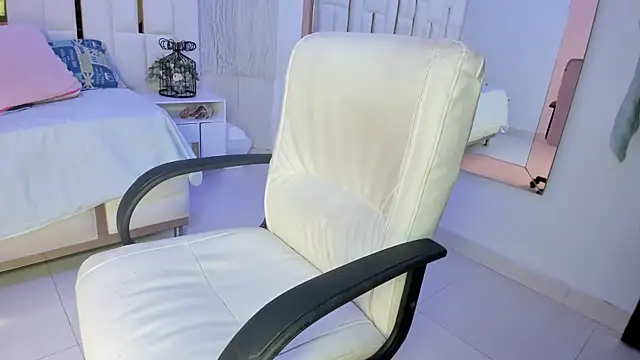 Meghan stonne  online show from November 15, 2025, 7:07 pm