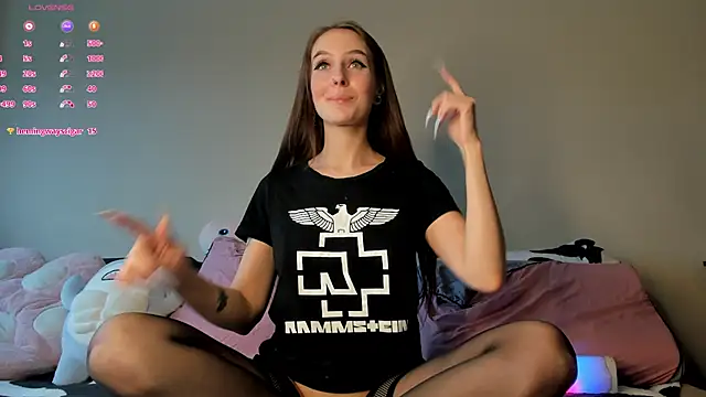 YaraAveiri online show from February 9, 2025, 11:36 am