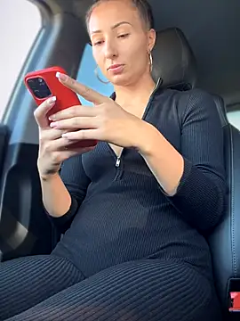 YOUR-KARINA online show from November 14, 2025, 8:51 am