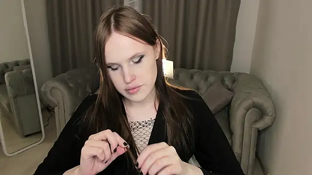 EffieMinki online show from April 16, 2026, 8:42 pm