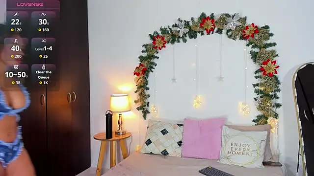 SarahCinnamon- online show from December 16, 2025, 8:57 pm