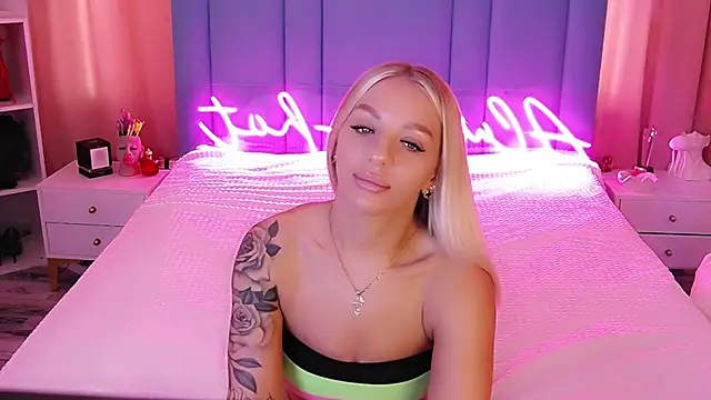 Snapshot of AllwaysHotJ chatting on February 9, 2025, 4:14 am AllwaysHotJ online show from February 9, 2025, 4:14 am