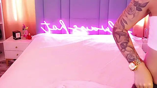 Snapshot of AllwaysHotJ chatting on February 17, 2025, 6:31 am AllwaysHotJ online show from February 17, 2025, 6:31 am