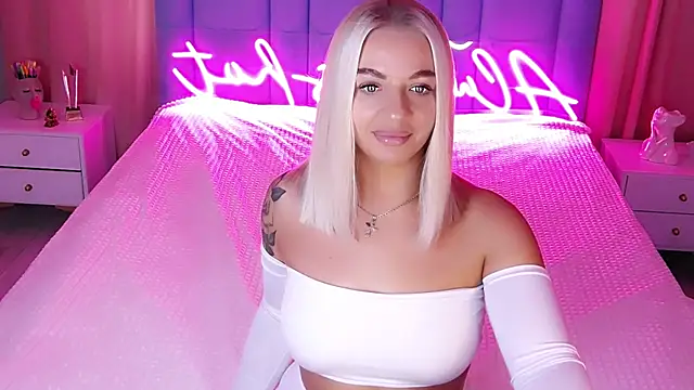 Snapshot of AllwaysHotJ chatting on October 3, 2025, 2:15 am AllwaysHotJ online show from October 3, 2025, 2:15 am