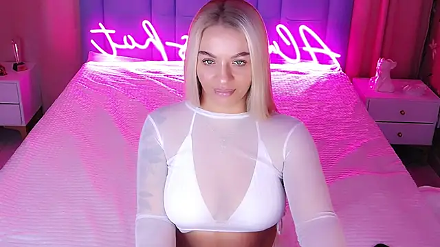 Snapshot of AllwaysHotJ chatting on November 3, 2025, 2:17 am AllwaysHotJ online show from November 3, 2025, 2:17 am