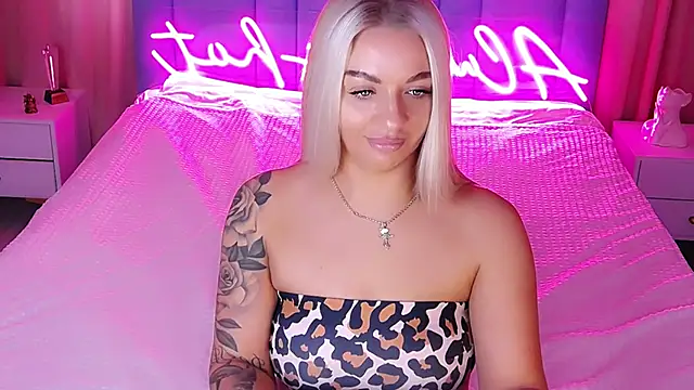 Snapshot of AllwaysHotJ chatting on October 18, 2025, 2:13 am AllwaysHotJ online show from October 18, 2025, 2:13 am