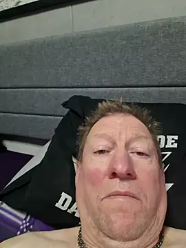 Snapshot of tomtom111111 chatting on November 8, 2025, 11:47 am tomtom111111 online show from November 8, 2025, 11:47 am