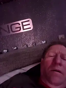 Snapshot of tomtom111111 chatting on November 7, 2025, 2:54 pm tomtom111111 online show from November 7, 2025, 2:54 pm