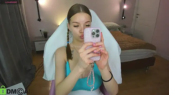 Snapshot of Lesya_Flin chatting on November 13, 2025, 8:29 am Lesya Flin online show from November 13, 2025, 8:29 am