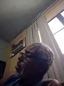 Snapshot of Thadew chatting on July 9, 2026, 6:29 pm Thadew online show from July 9, 2026, 6:29 pm